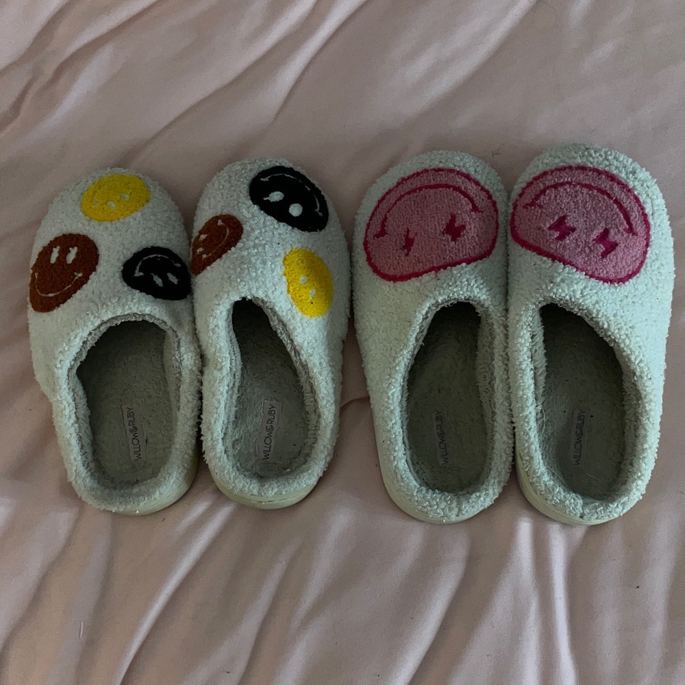 Willow Plush Gray Slippers